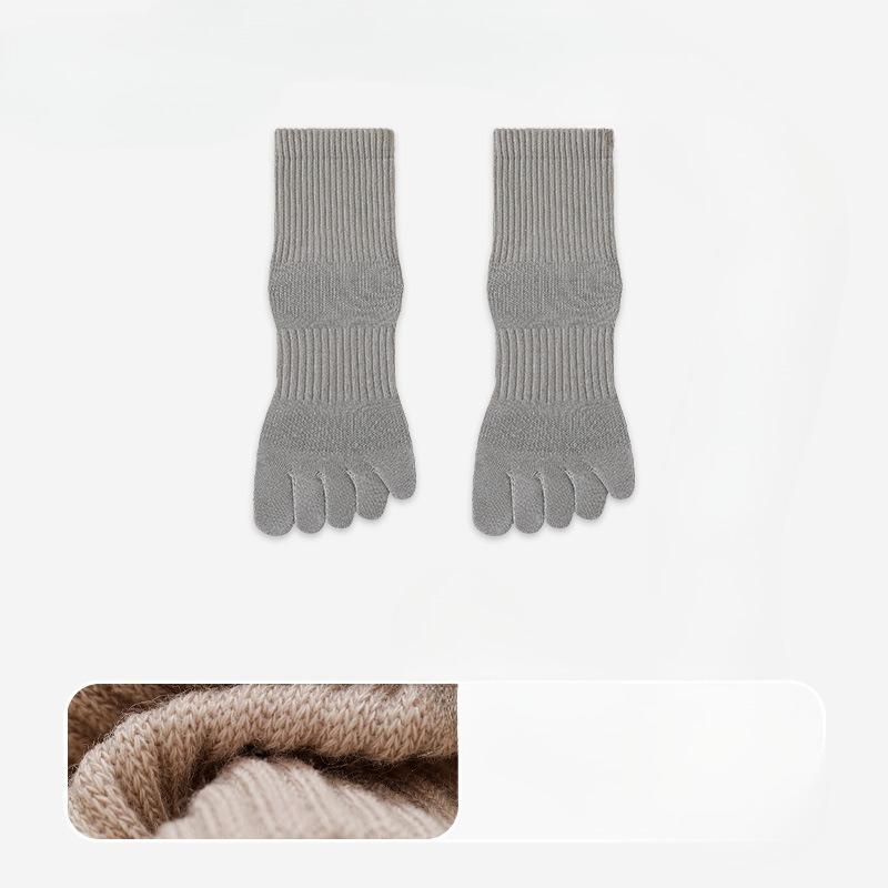Female Autumn Leisure Bacteriostatic Deodorizing Sports Boneless Middle Barrel Five Finger Socks