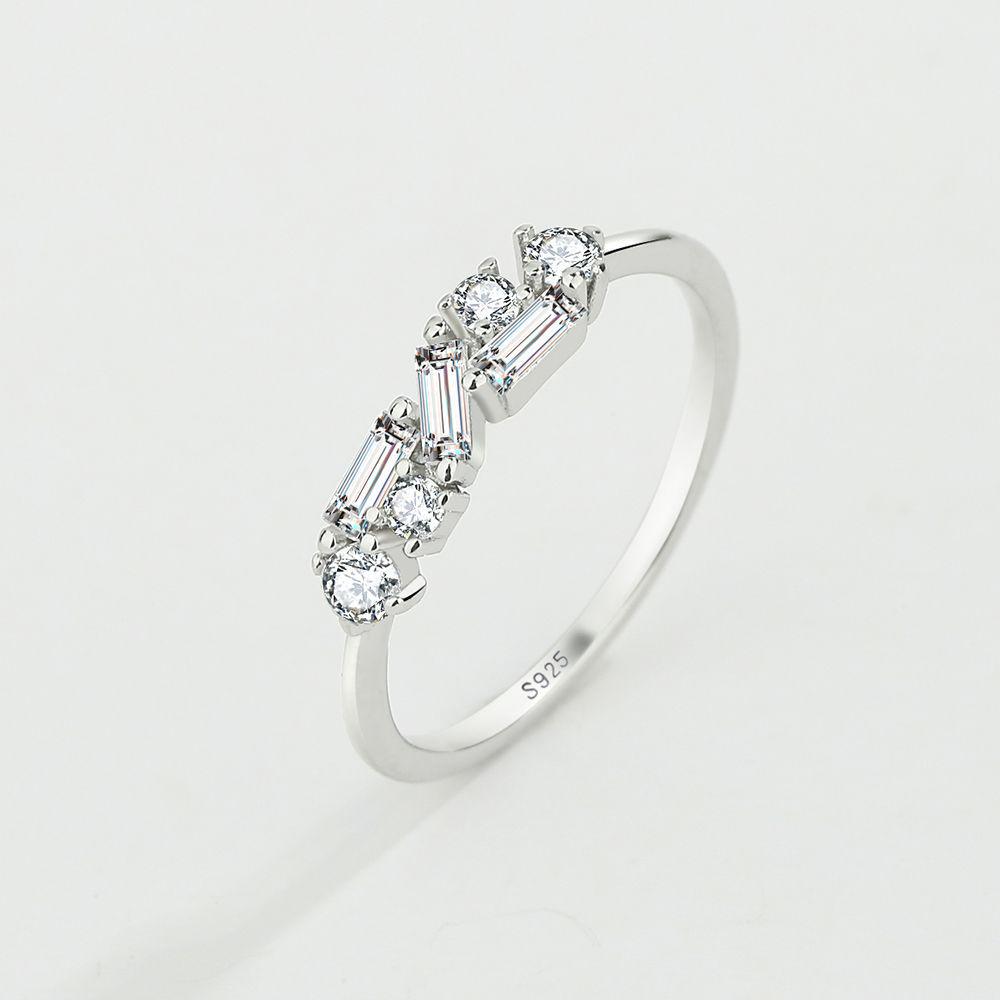 

Универсальное кольцо из серебра S925 с покрытием из белого золота в виде маленькой звезды Size 6