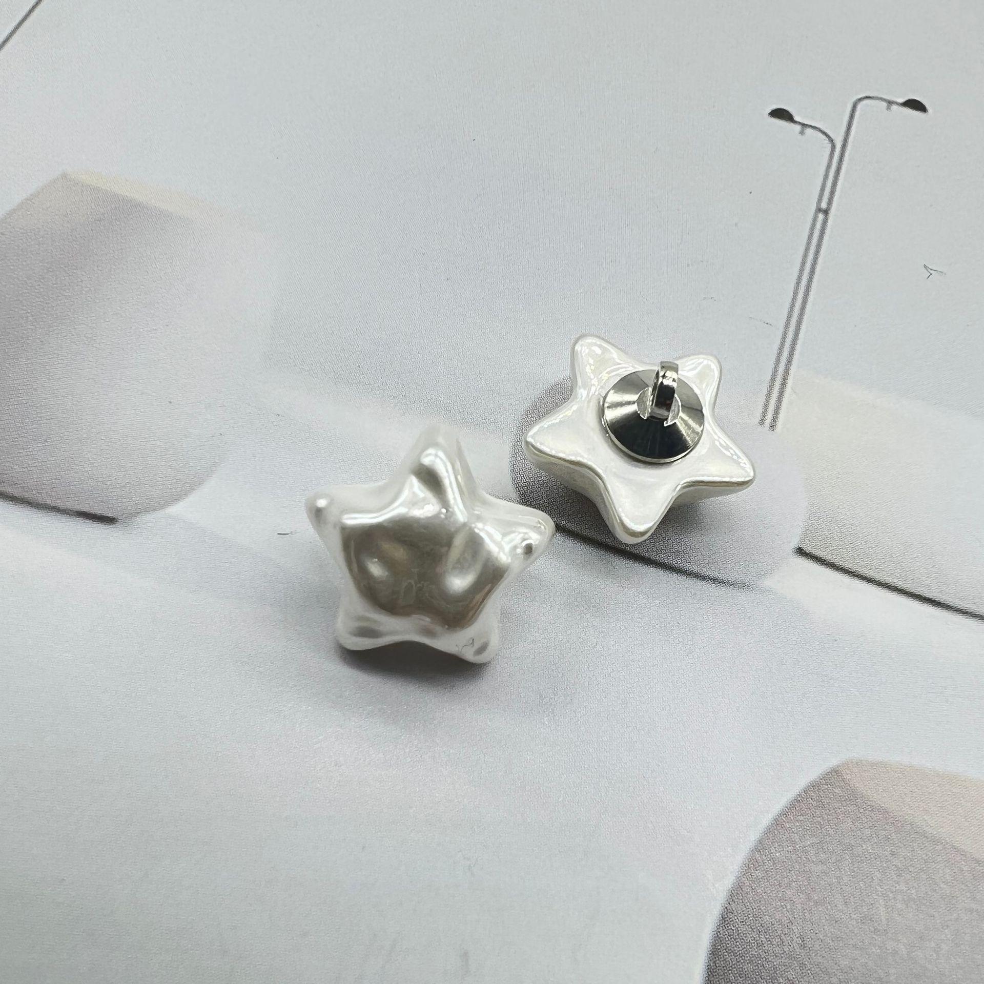 

Новая металлическая жемчужная конфета Love с пятиконечной звездой, маленькая ароматная ветровка, ветровка в стиле ретро, ​​рубашка на пуговицах, декоративная пряжка 22L=14.0 MM