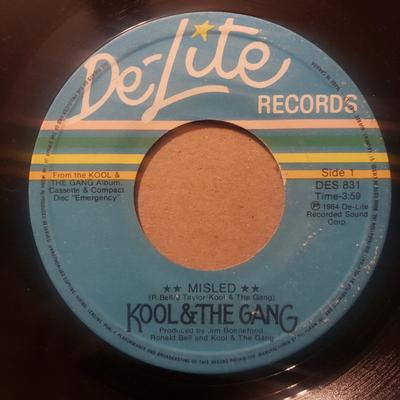 7-tums Skiva KOOL & THE GANG - Misled DES831 De-Lite Records 1984 Kanada Soul/Funk Begagnad