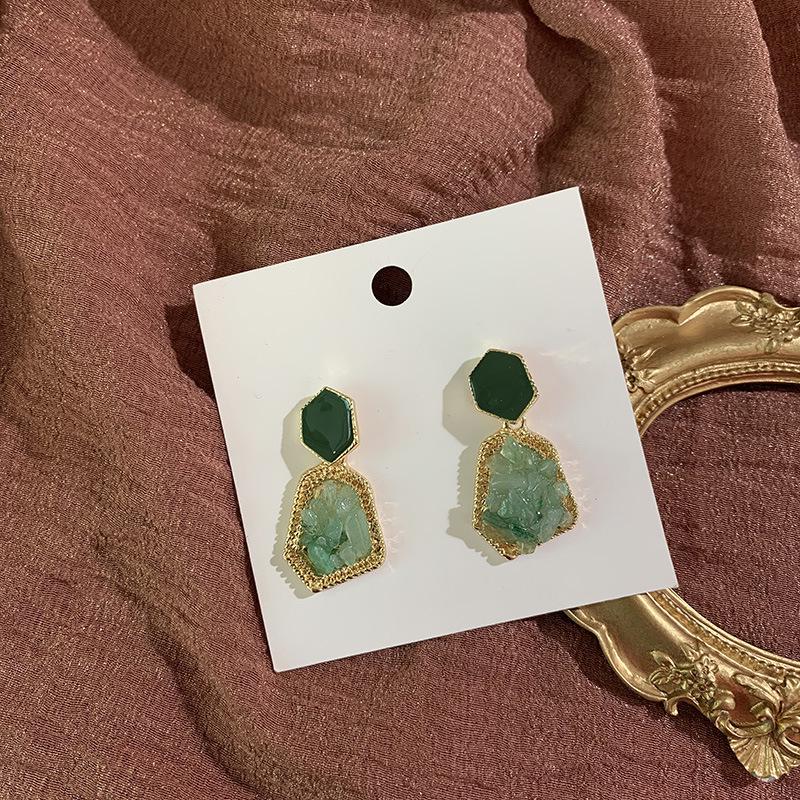 Exquisite Green Gem Dangle Earrings with Silver Needle - Elegant Statement Jewelry for Every Occasion