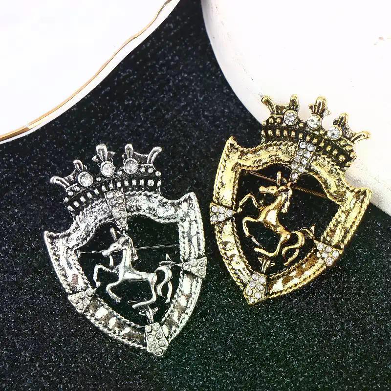 New Vintage Rhinestone Small Crown Brooch For Men's Suit Corsage Horse Lapel Pin Badge Clothing Decor