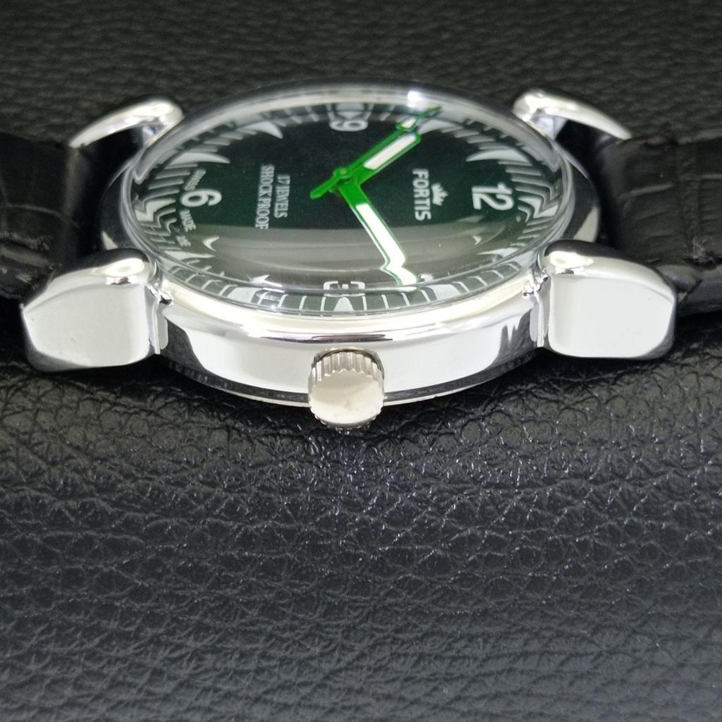 VINTAGE HAND-WINDING SWISS MENS REFURBISHED GREEN COLOR DIAL WATCH a700897-5 R205a-a700897