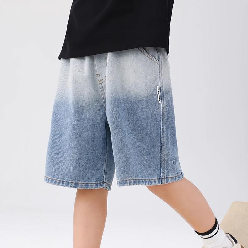 

Мальчиковые джинсовые шорты летние детские свободные градиентные брюки длиной пять четвертей стильные повседневные шорты средней длины летняя одежда 120 синий