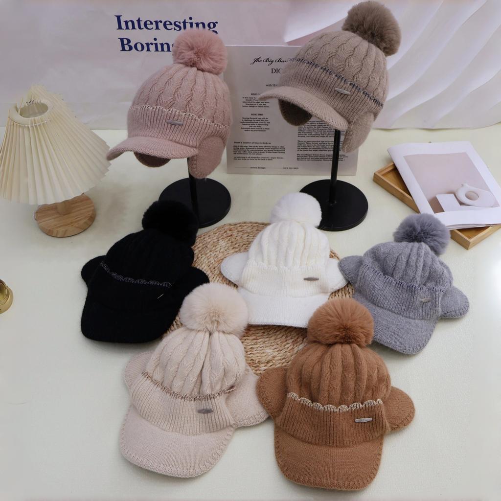 Hat Women's Winter Fleece Warm Wool Hat Windproof Hairball Duck Tongue Knitted Hat
