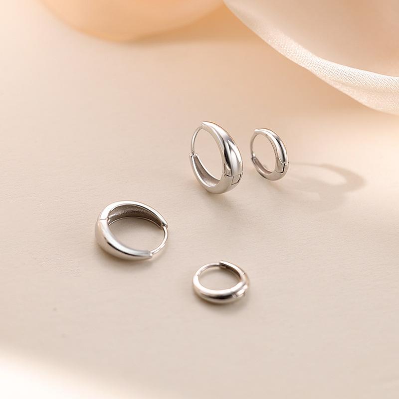Minimalist Luxury Small Circle Earrings for Women Unique Design Sleep Friendly Hoop Earrings for Autumn Winter