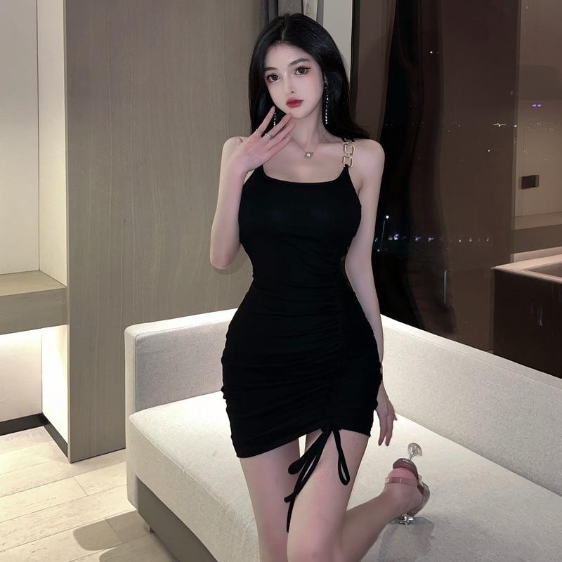 Be careful with the machine chain neck-hanging sexy off-the-shoulder suspender skirt 2026 summer new slim-fit elastic drawstring dress