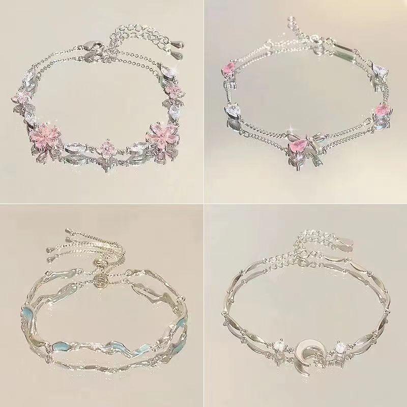 Zirconia Cherry Blossom Bow Bracelet - Elegant and Exclusive Style, with A Touch of Sophistication and A Touch of Coldness.