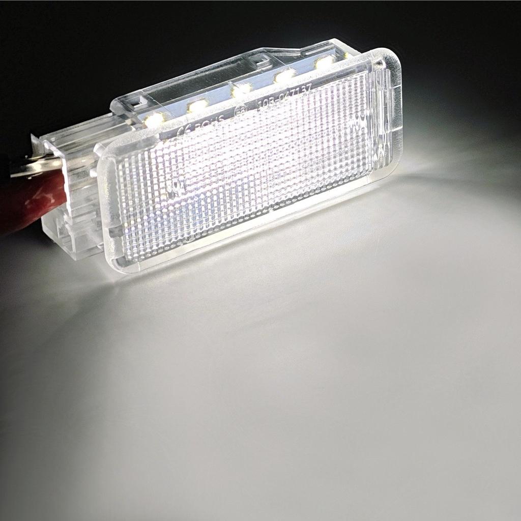 Lamy do bagażnika LED kompatybilne z Peugeot 550lm, 2 szt
