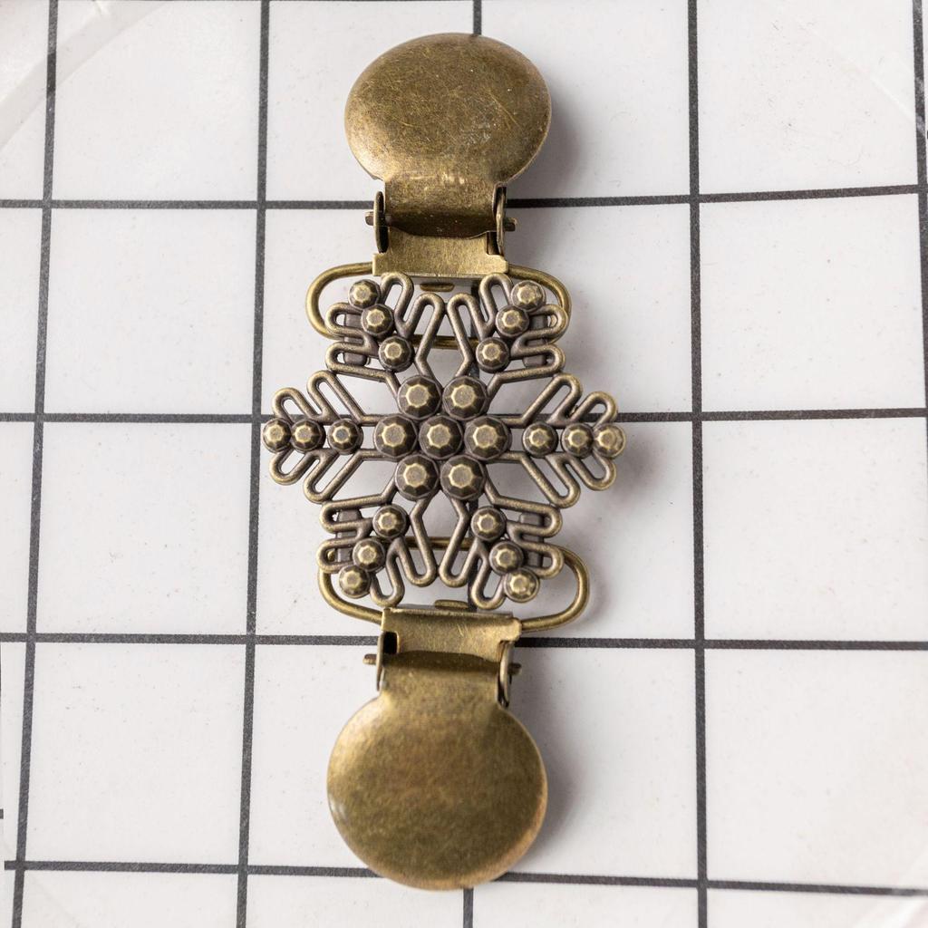 Retro Shawl Clip: European-American Sweater and Scarf Brooch with Diamond Accent - Anti-Exposure Alloy Accessory
