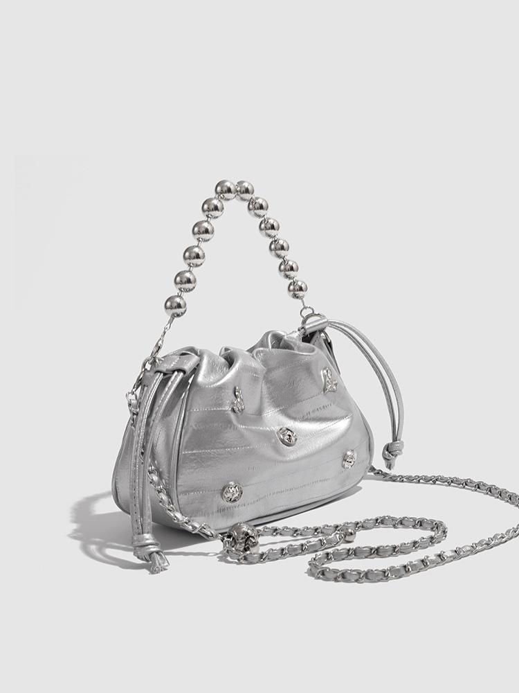 2025 new spring and summer super fire shoulder oblique span small bag silver bucket bag women's premium pleated pearl chain bag