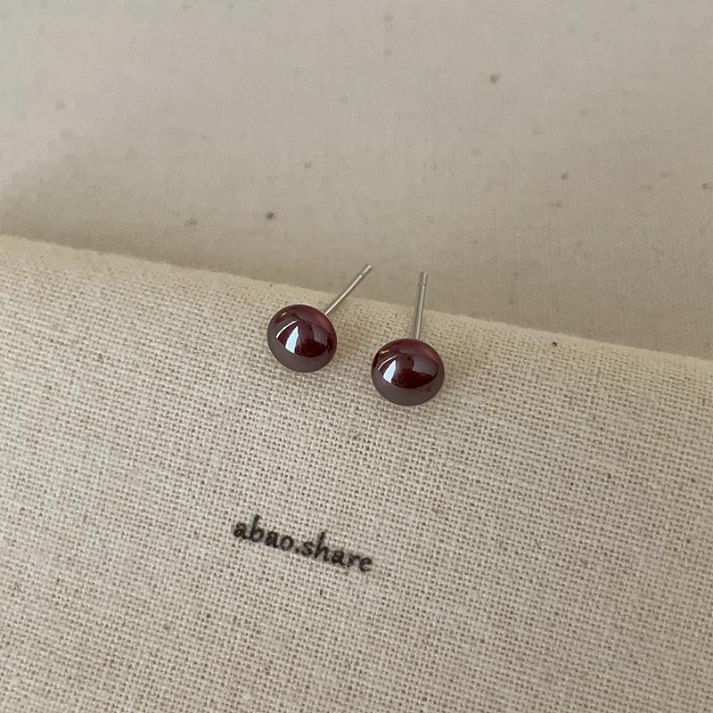 Cool Feeling Cold Gray Red Light Steamed Bread Pearl Stud Earrings Women'S Simple Niche Fashion Exquisite Versatile Earrings