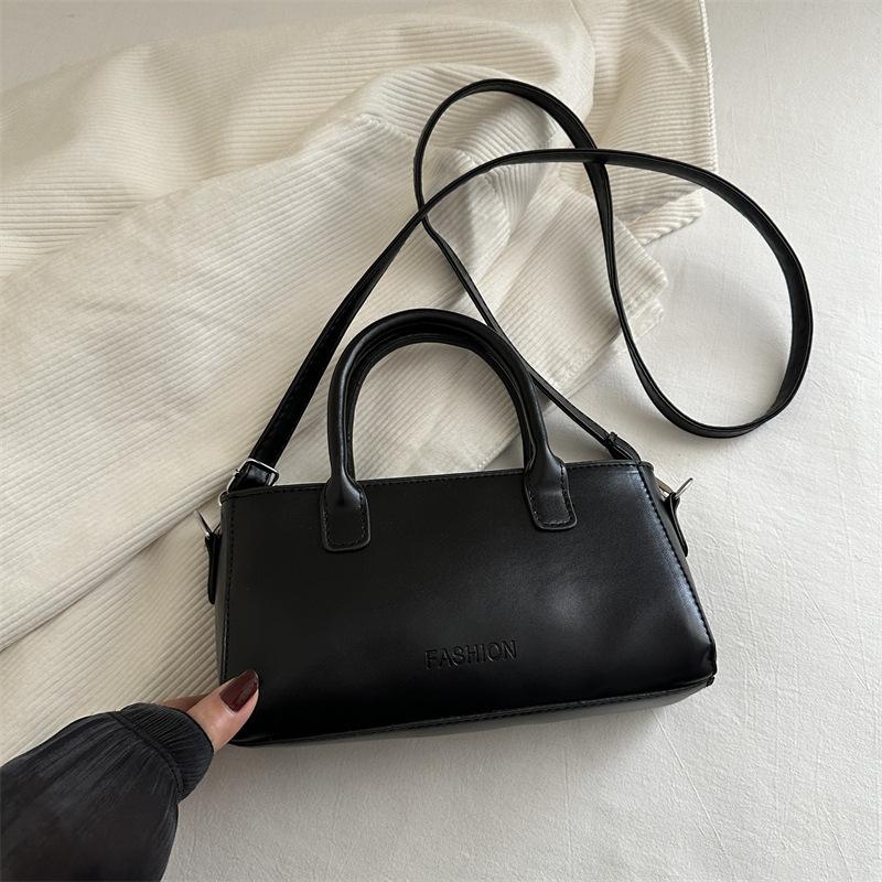 

Простая маленькая квадратная сумка для ручной переноски 2025 новая модная сумка через плечо сумка-мессенджер женская чёрный