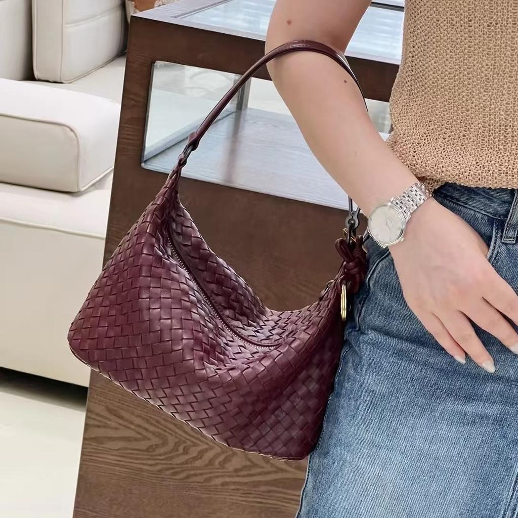 Leather Hand-woven Large Lunch Box Bag, Dog Walking Bag, Underarm Bag, Daily Versatile Handbag, Shoulder Messenger Bag, Women's
