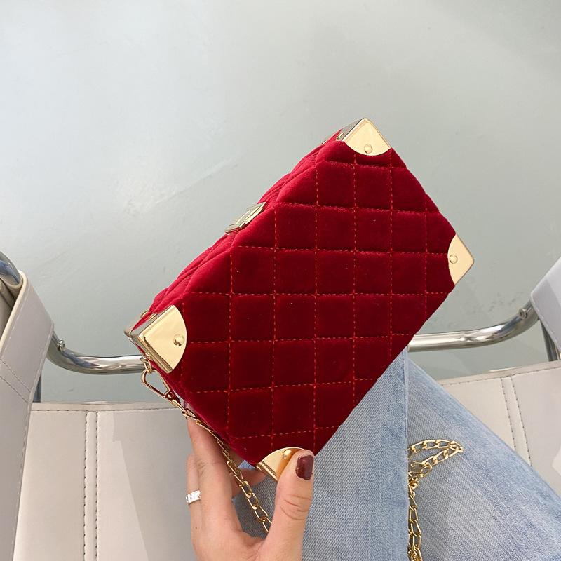 

Spring New Box Women s Bag Golden Velvet Small Square Bag Rhombus Chain Embroidery Thread Women s Bag Classic Small Bag Women s красный