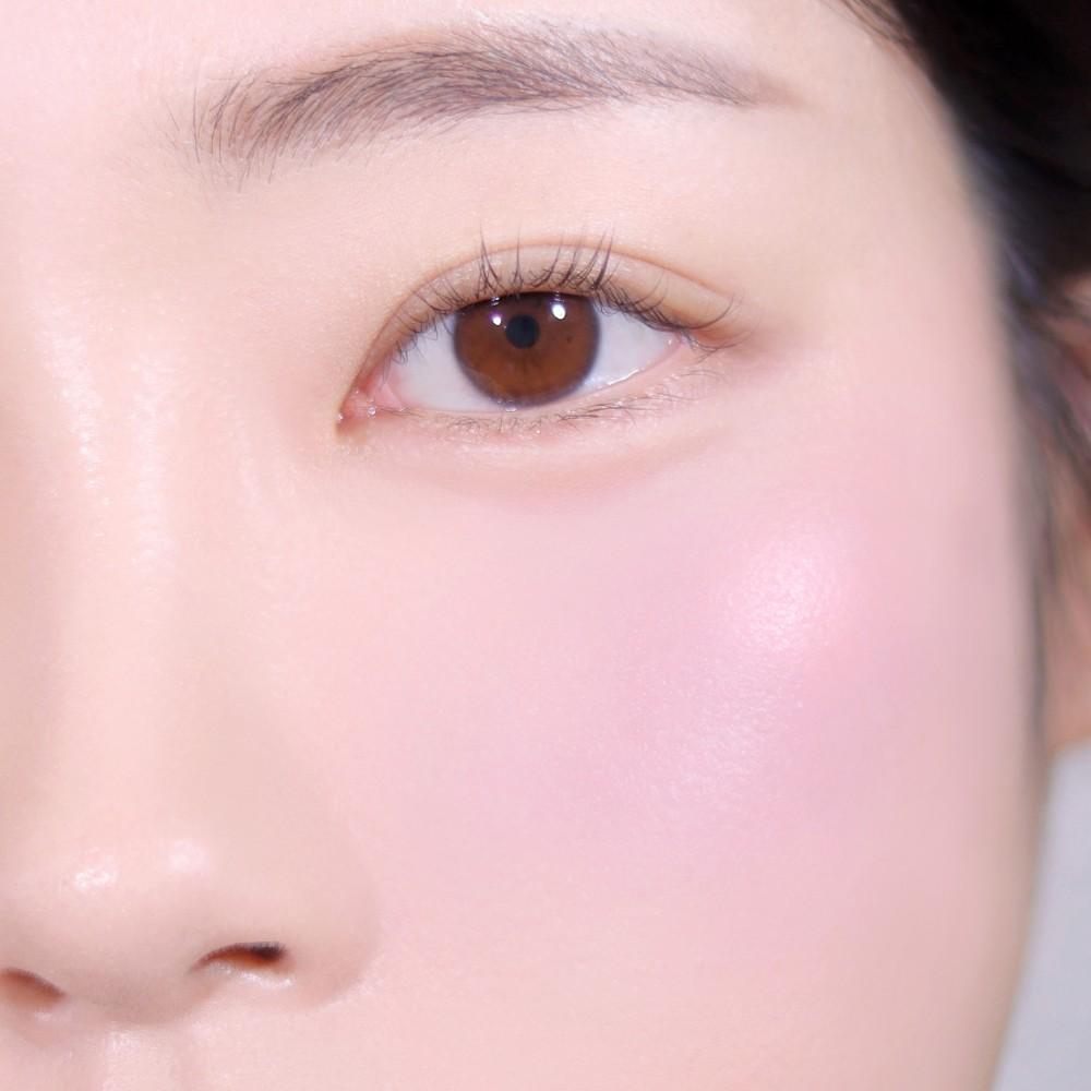 

Портрет Жидкие румяна Сатиновый финиш 3,5 мл Fog Lavender