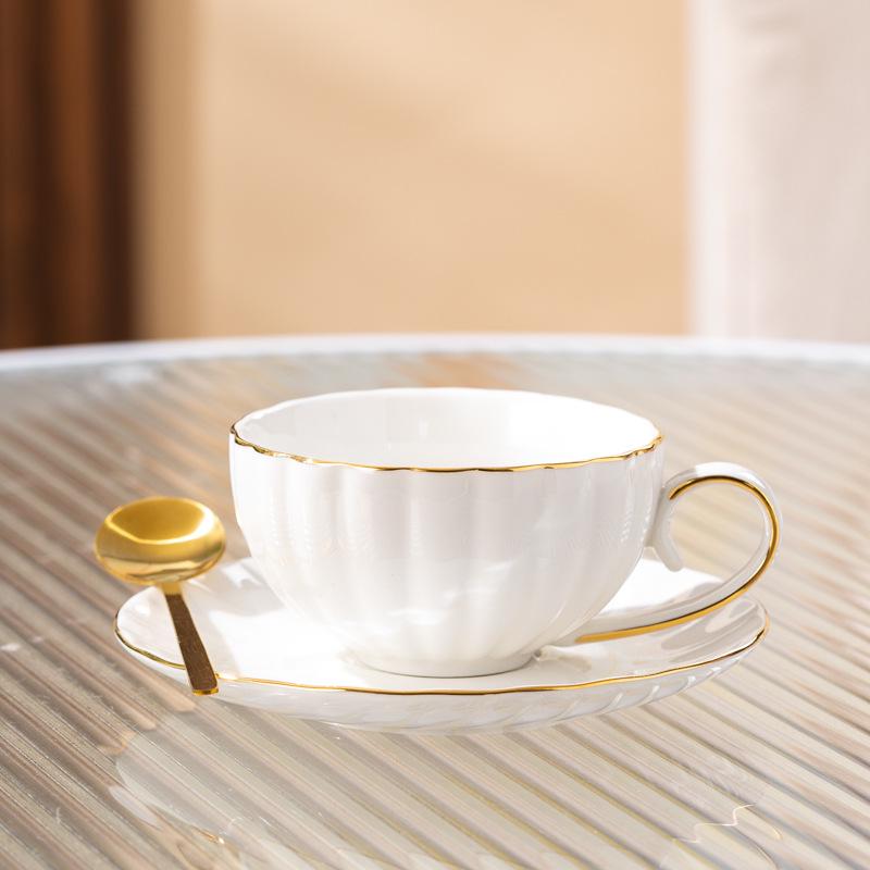 

Роскошный набор чашек для чая и кофе в европейском стиле - Изысканный керамический цветочный дизайн с блюдцем 180ml