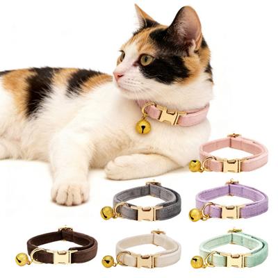 Verstellbares Katzenhalsband Weiches Haustierhalsband mit abnehmbarem Glöckchen Einfarbige Haustierhalsbänder für kleine Hunde Katzen Kätzchen Outdoor-Spaziergänge Sicherheit