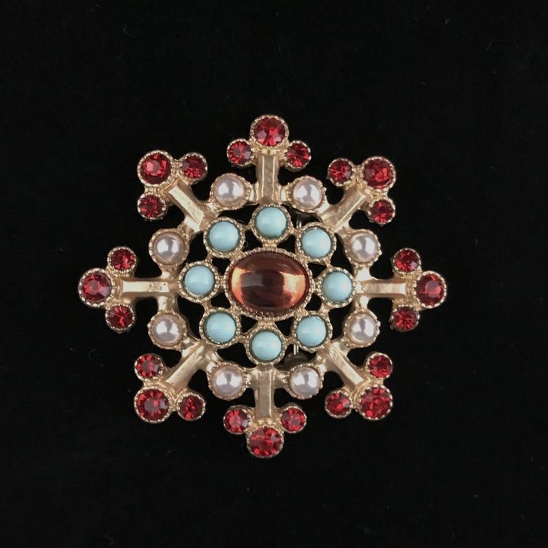 

Винтажный Дворцовый Стиль Женщины Девушки Мода Кристалл Крест Брошь Значки Дизайн Барокко Леди Банкет Вечеринка Булавка Ювелирные Изделия Пряжки