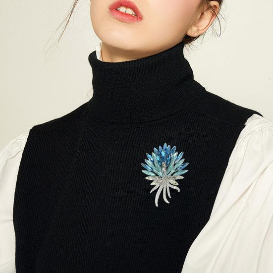 Brooch Irregular Wheat Design Sparkling Rhinestones Zinc Alloy Lapel Pin Sweaters Collars Hats Bags Coats Scarves Badge Versatile Accessory