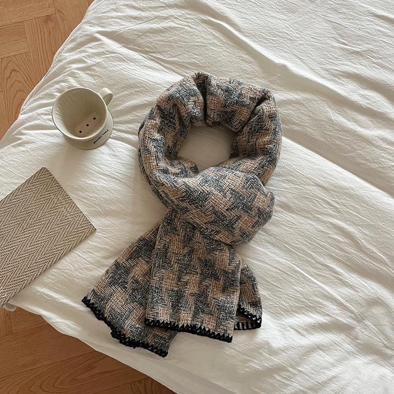 2024 New Black and White Scarf for Women's Winter Luxury Versatile Imitation Cashmere Scarf