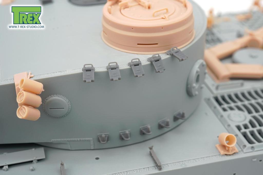 T-rex Studio 1/35 WWII German Tiger I Heavy Tank Early/Mid Production Spare Track Holder Set (10 pieces/20 non-slip tracks included) Plastic Model Par