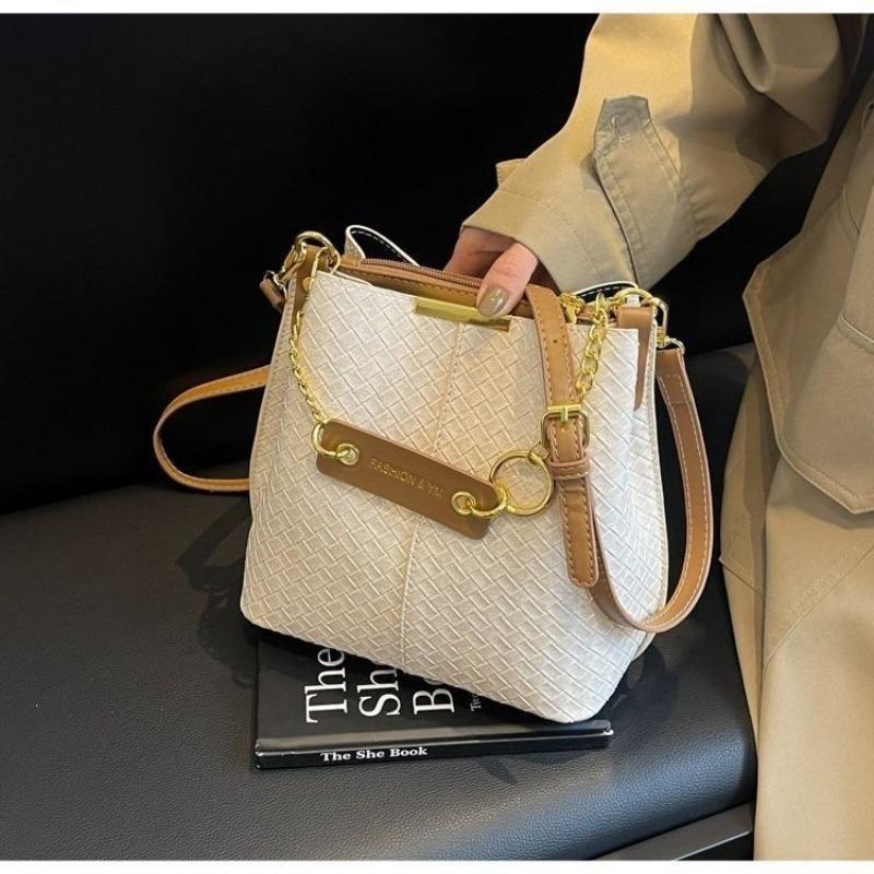 

Simple female this year s new fashion Internet celebrity bucket foreign style chain crossbody portable versatile shoulder female A