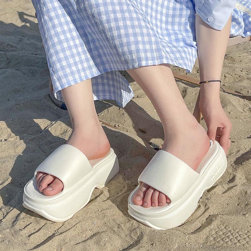 Women's Summer 2024 Thick-Soled Height-Increasing Non-Slip Comfortable Beach Outdoor Slippers