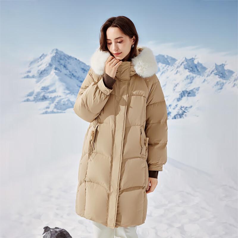 Geacă de damă elegantă cu guler de blană și glugă, de lungime medie, umplută cu puf