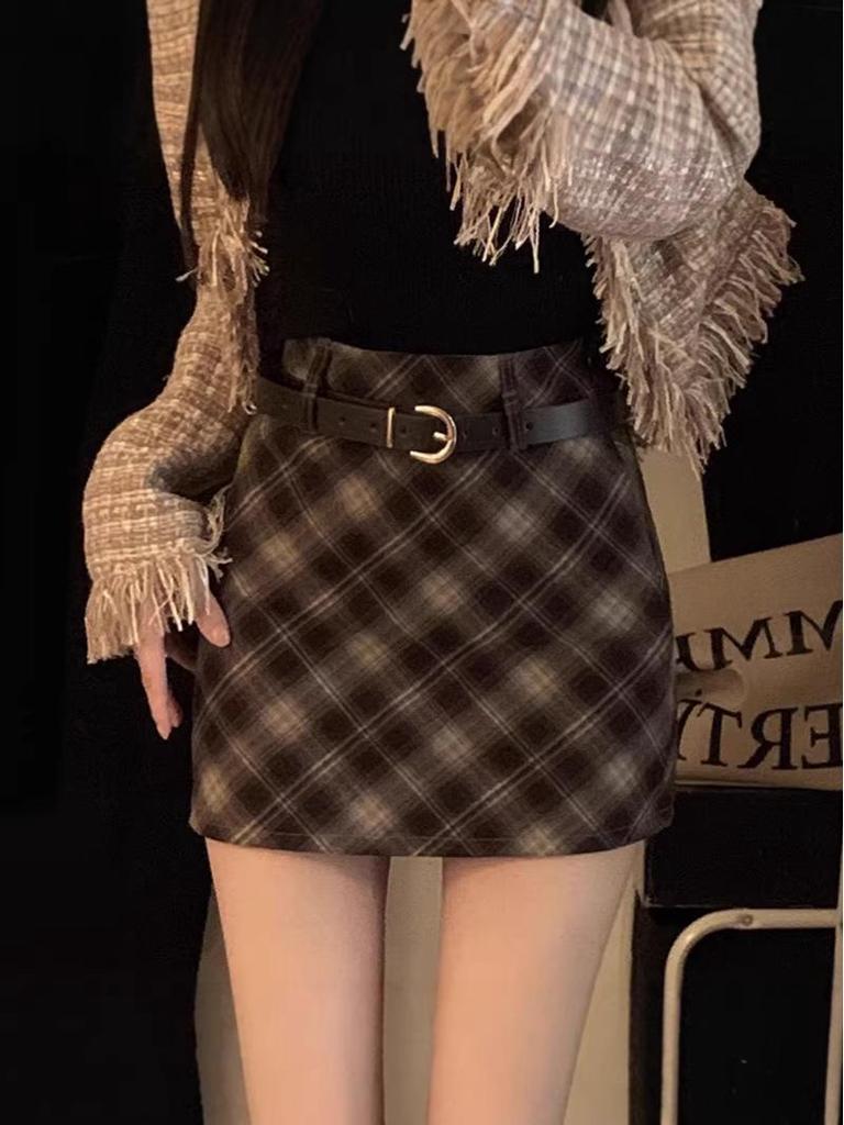 Elegant High-Waist Plaid A-Line Skirt: Slimming, Anti-Exposure Design for Autumn/Winter