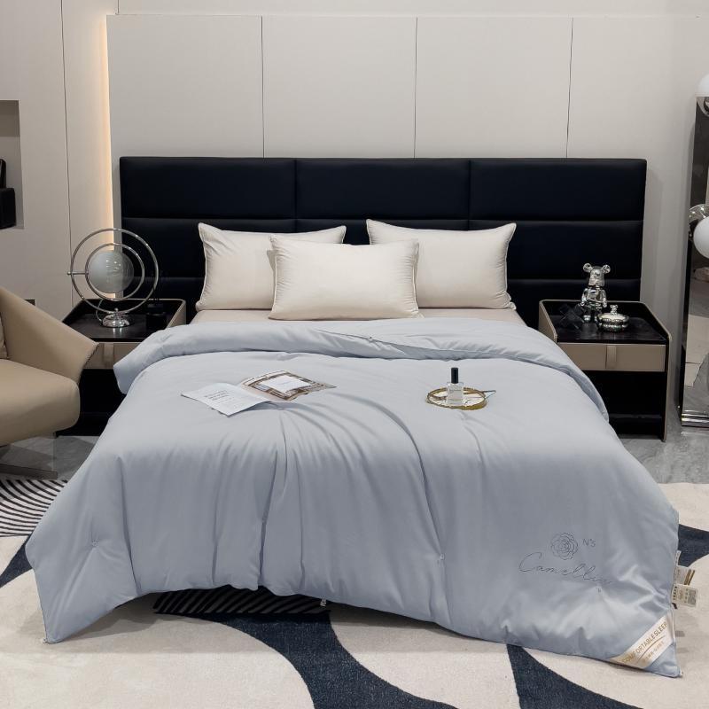 

Всесезонное одеяло Brangdy Camellia 200x230cm