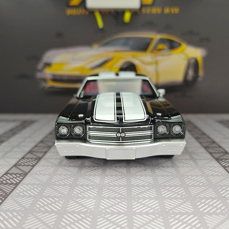 AABHC1 CCA 1:24 Simulation Chevrolet Chevrolet 454 1970 alloy supercar model with doors that can open sound and light car ornaments