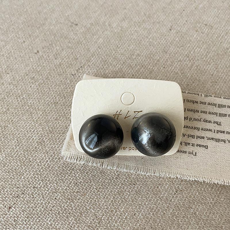 Unique Design Sense Resin Smudged Cat Eye Stud Earrings Women'S Niche Personality Fashion Commuter Versatile Earrings