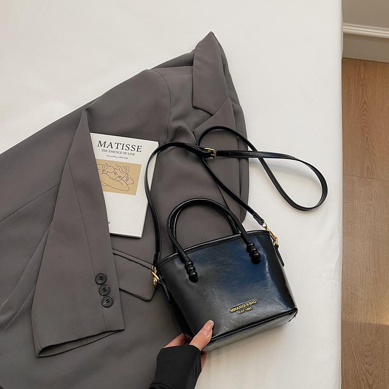 High-end Contrasting Color Portable Bucket Bag Women's New Spring and Summer Fashion Messenger Bag Commuter Small Bag