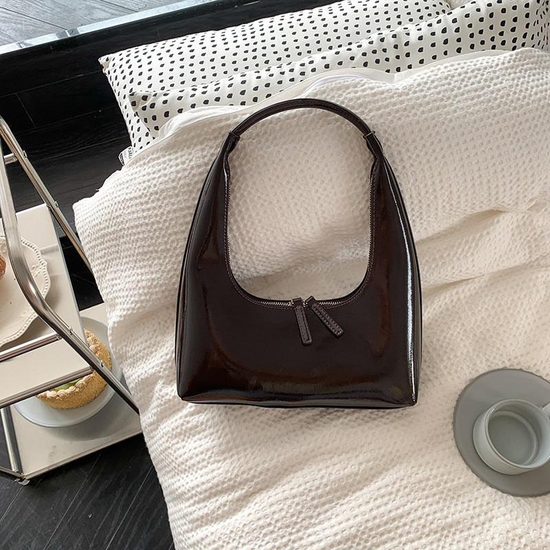 

Korean Niche Design High-end Bag Women 2025 New Retro Underarm Patent Leather Shiny One-shoulder Handbag глубокая кофе