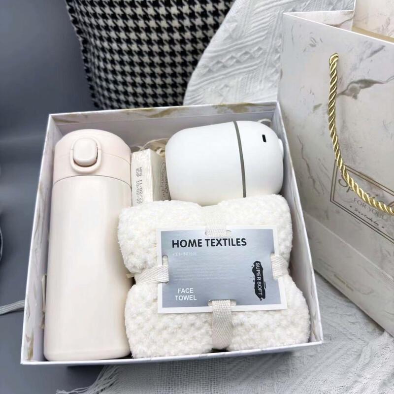 Practical Business & Holiday Gift Set