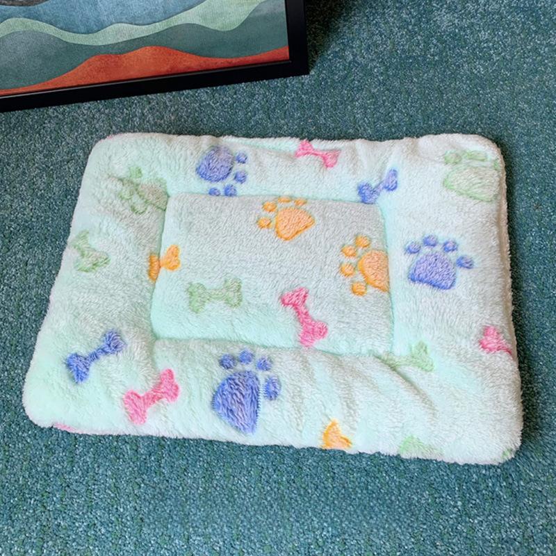 Warm Flannel Pet Mat for Dogs Cats Soft Fleece Blanket Pad Cozy Sleeping Bed Puppies Kittens Puppy Kitten Cushion Pet Accessorie