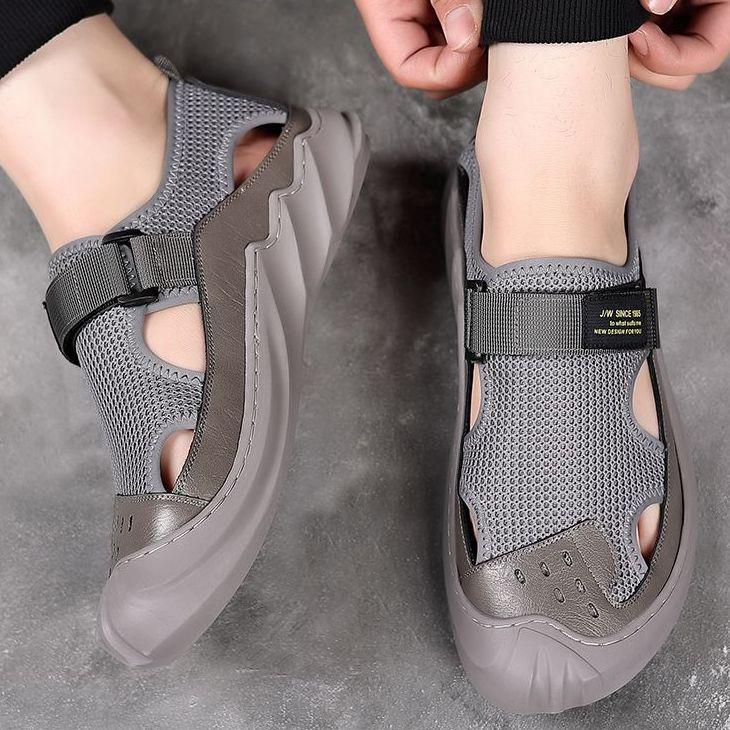 Anti-collision Sandals Breathable Outdoor Beach Shoes Hollow Soft Sole Casual Men's Shoes Non-slip Holes