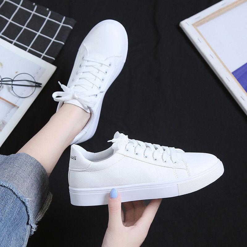 Internet celebrity little white shoes women's 2025 new fashion Korean version street shooting students flat bottom foreign style show feet small wo