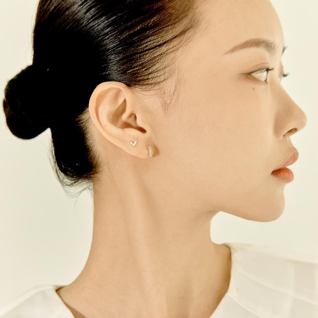 Lunne 14K V Dense Q Stud Earrings (14K Gold) #Cap06