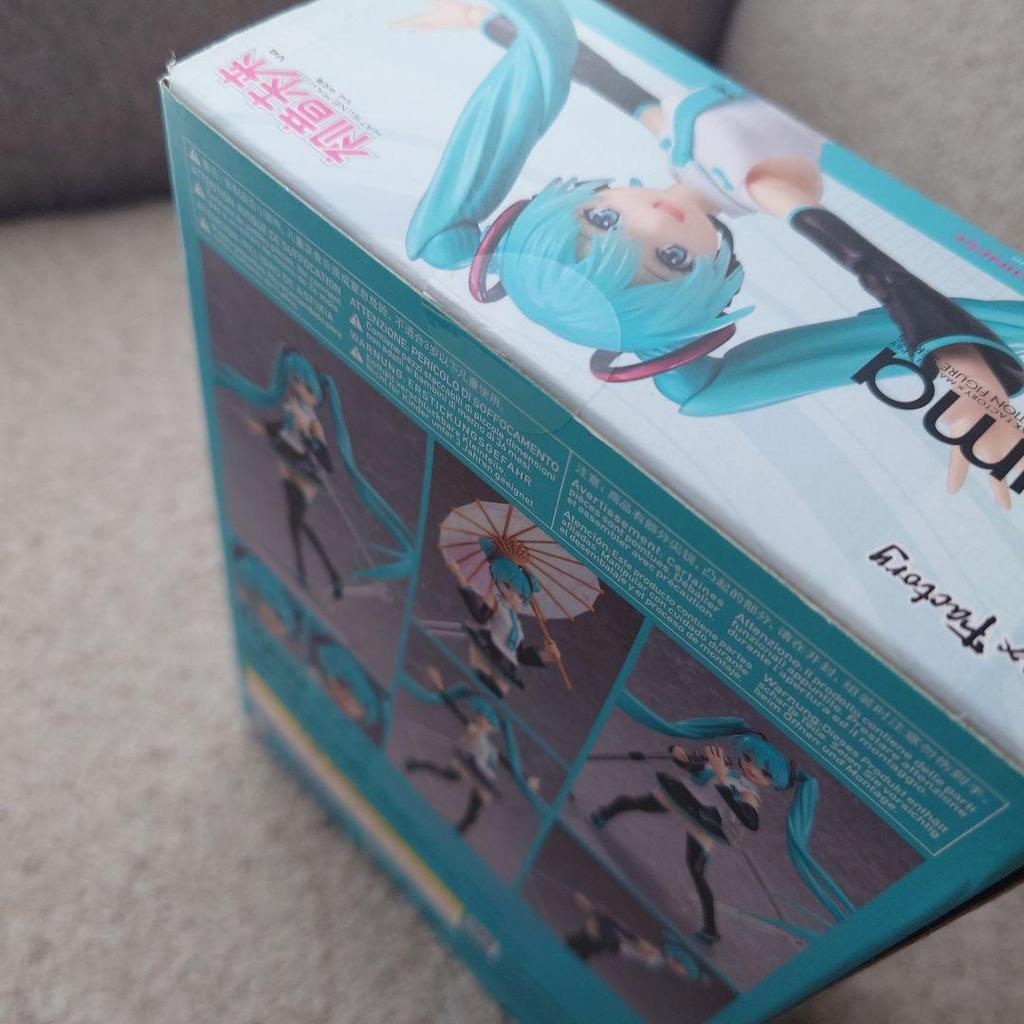 [USED] figma Hatsune Miku V4 Chinese figure (shipping included)