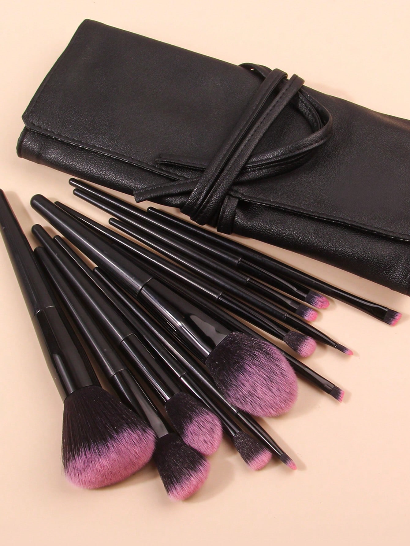 

12pcs high-quality soft-bristled makeup brush set, portable eyeshadow and blush brush, professional makeup tool+1PCS storage bag чорний