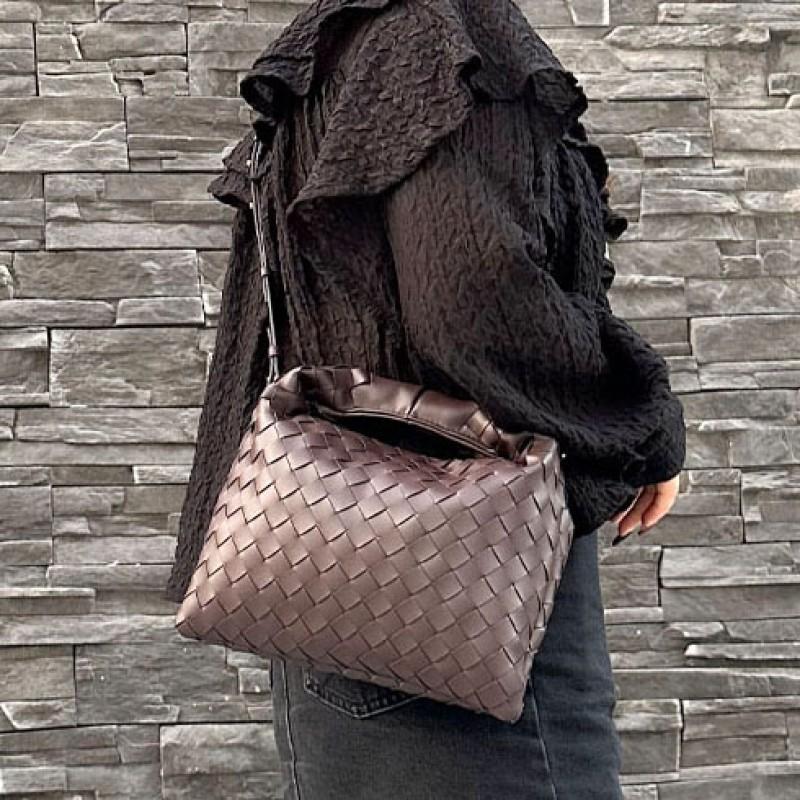 Genuine Leather Woven Crossbody Bag Soft Shoulder Women Daily Use Street Style