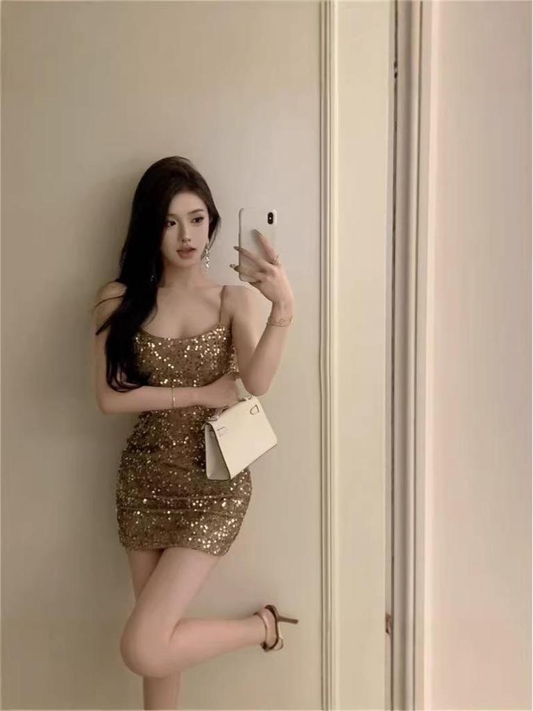 Sparkling Sequin Sleeveless Formal Dress - Waist-Cinching, Hip-Hugging Short Dress for a Figure-Flattering Look.