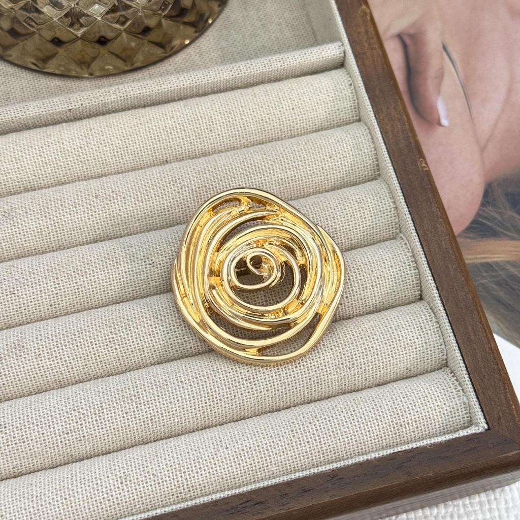 Chic French Retro Geometric Brooch for Jackets & Sweaters