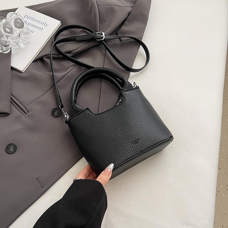 

Популярные сумки женская летняя универсальная новая нишевая сумка-ведро высококлассная сумка через плечо сумка-мессенджер