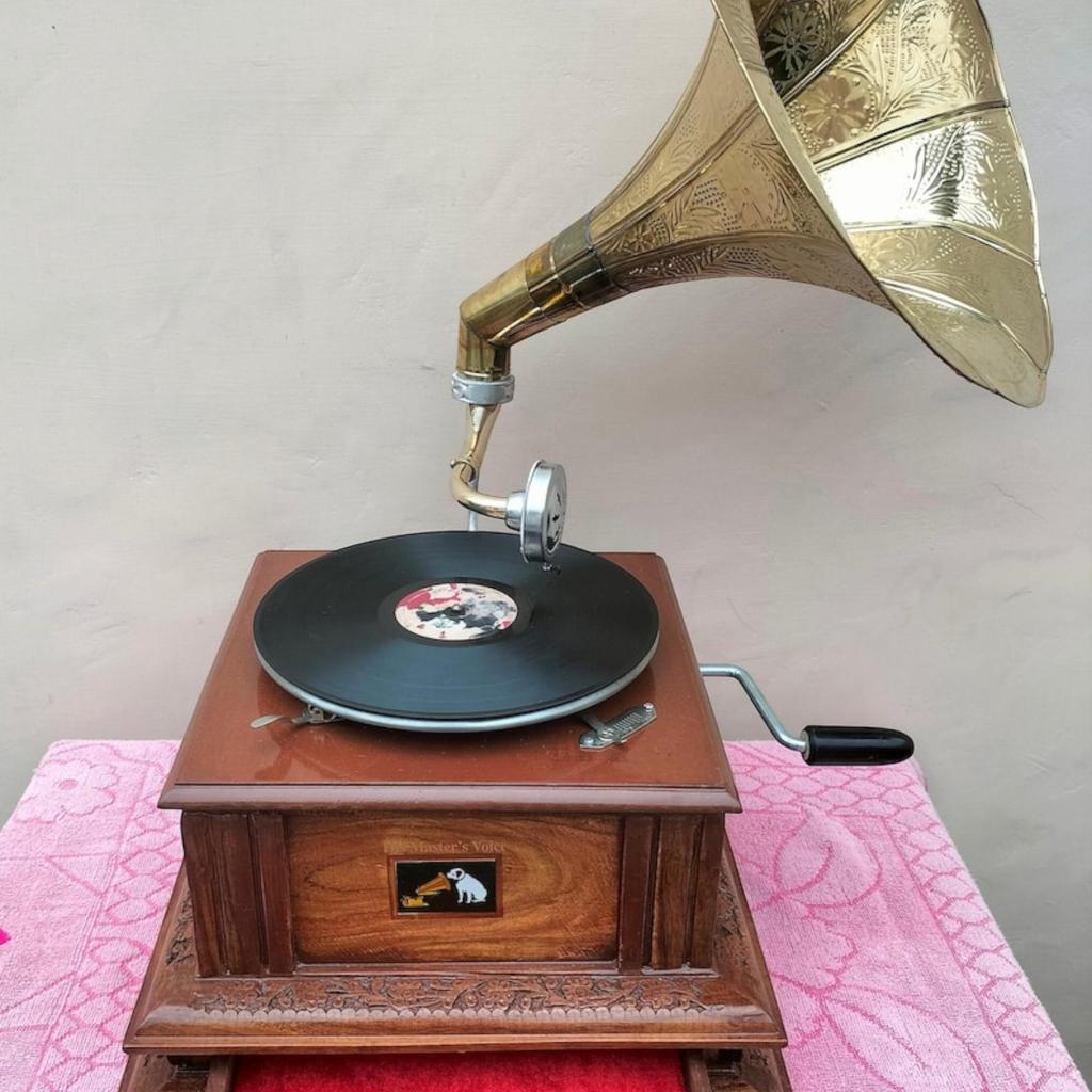 Vintage Revival: Designer Wind-Up Gramophone - An Elegant Phonograph for Home or Office Decor With Drawer
