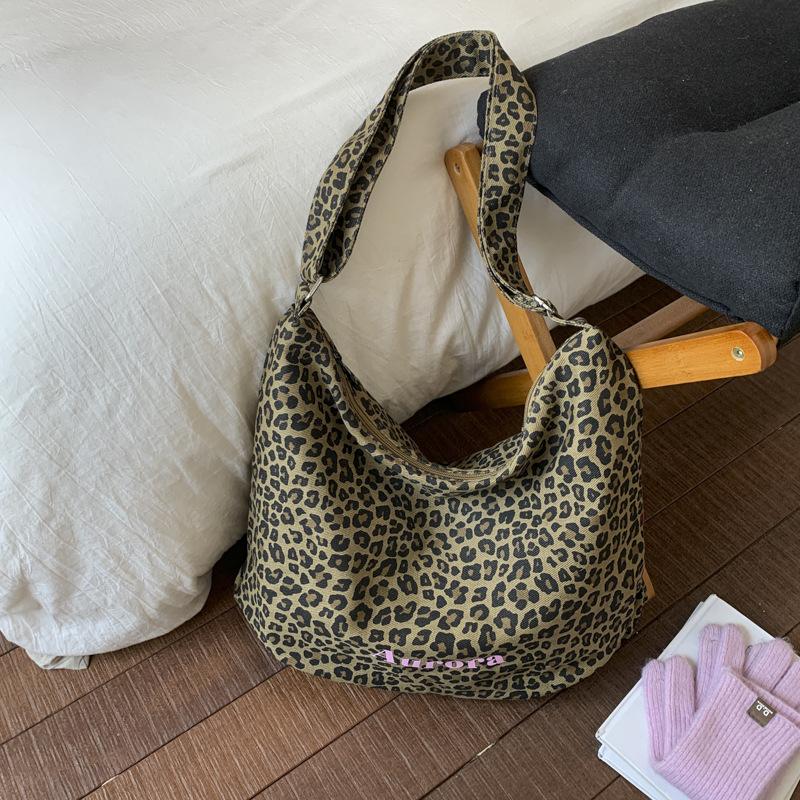 Large capacity leopard print bag women's new trendy fashion messenger bag female college student class shoulder bag female