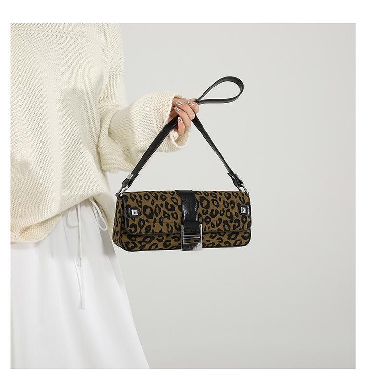 Niche leopard print underarm bag, fashionable retro high sense, commuting shoulder essential women's bag.