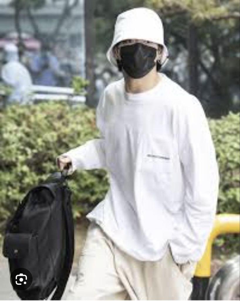 [USED] BTS Jungkook wears GRAFFITTONMIND white long-sleeved shirt